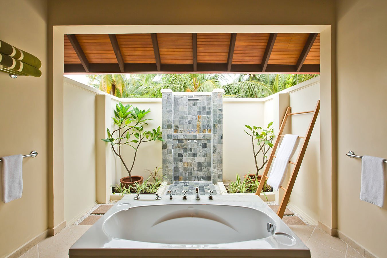 Superior Room Open Bathroom Image | Kurumba Maldives | Maldives Resort 